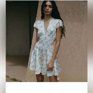 Doen Diane dress Floral V-Neck Dress